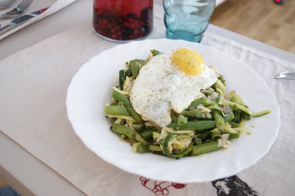 Zoodelsrezeptidee mit Bohnen und Ei - Low Carb Nudeln