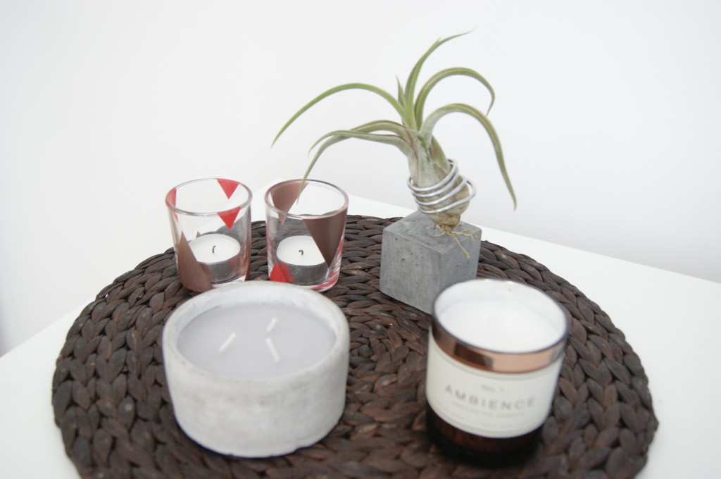 Deko-Idee: selbst gestaltete Teelichter für die Tischdeko einsetzen