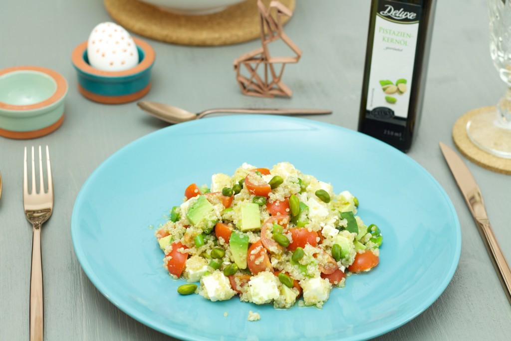 Tomate-Avocado-Quinoa-Salat mit Pistaziendressing - Low Carb Rezept Bild 2