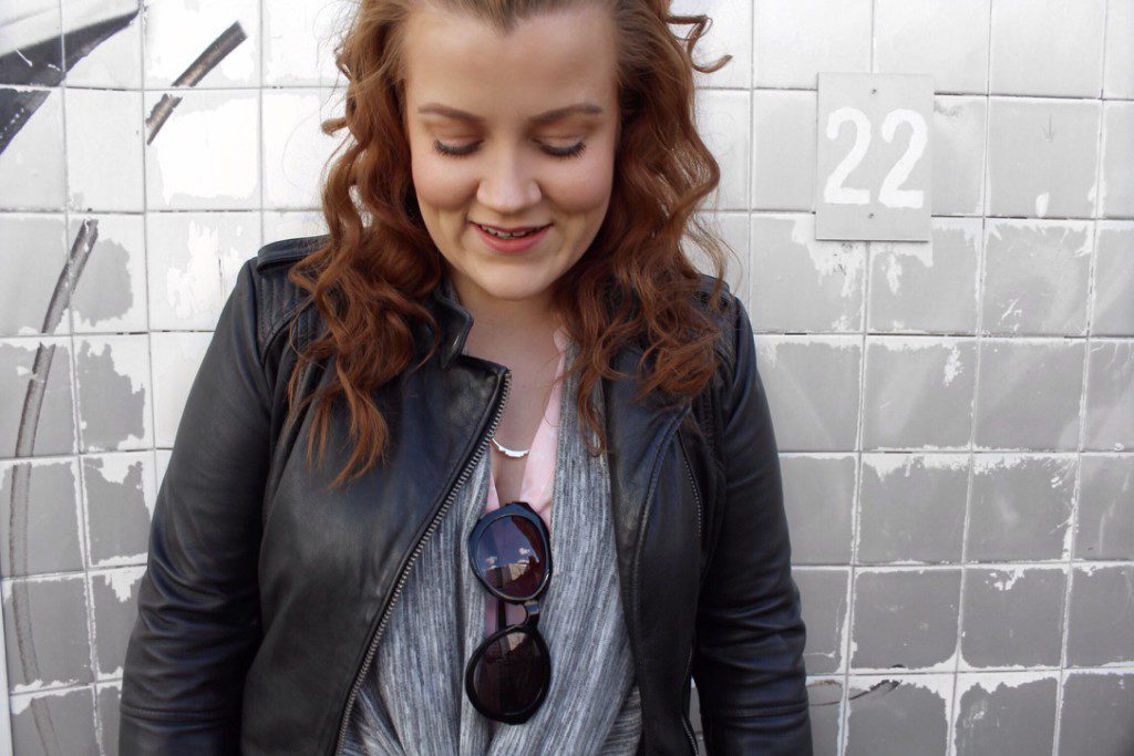 Lederjacke meets zarte rosa Bluse Bild 6