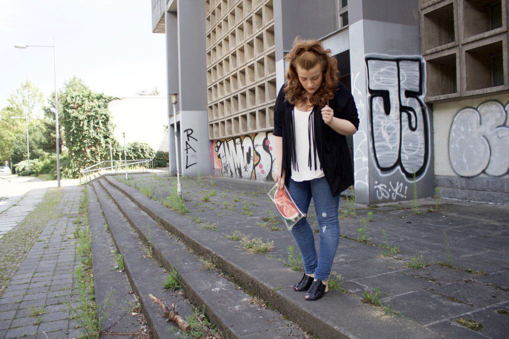 Bloggerstyle und Streetstyle: Outfitidee für einen kühlen Sommertag - Ganzkörperaufnahme