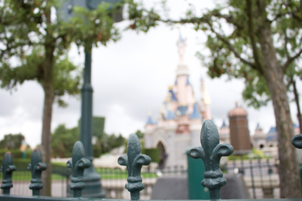 Disneyland Paris Bilder aus 2016 - Disneyschloss in der Ferne