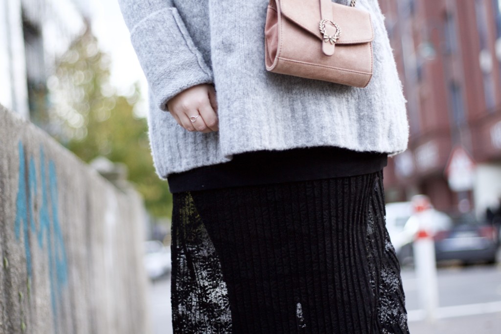 Lagenlook mit Spitzenkleid & Oversized Strickpullover - Fashion Blog Leipzig