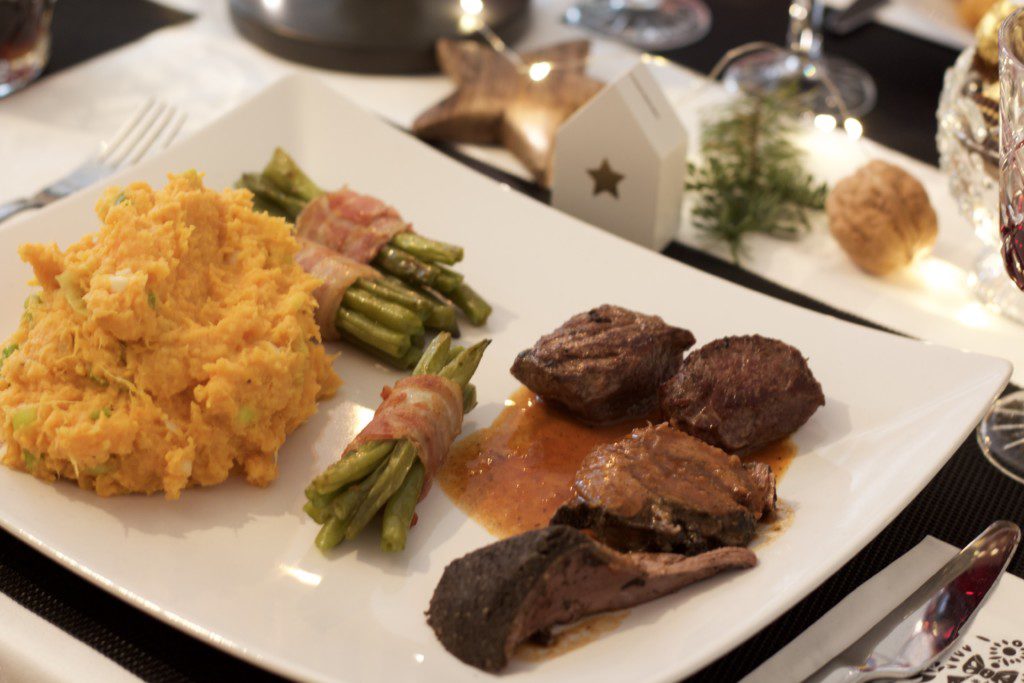 Dekoration des Weihnachtstisches mit Ikea - Christmas Dinner - So war unser erstes Weihnachtsessen für die Familie Hauptgang