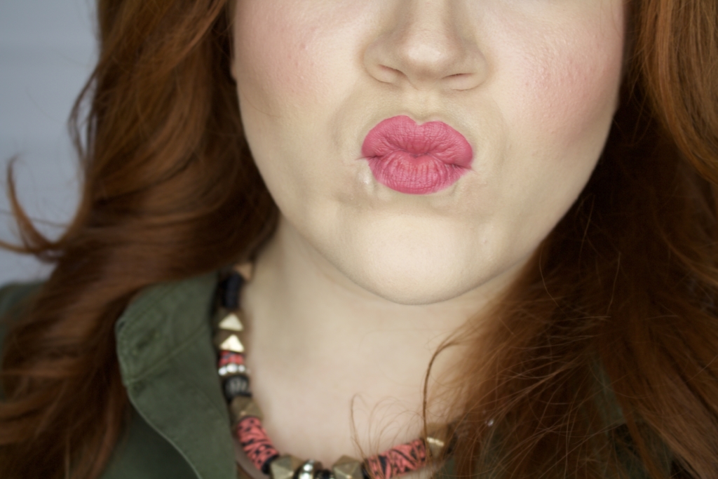 Pinke Lippen Details vom Romantisches Valentinstag Make-up für Rothaarige | tipgerecht - Beauty Blog Leipzig