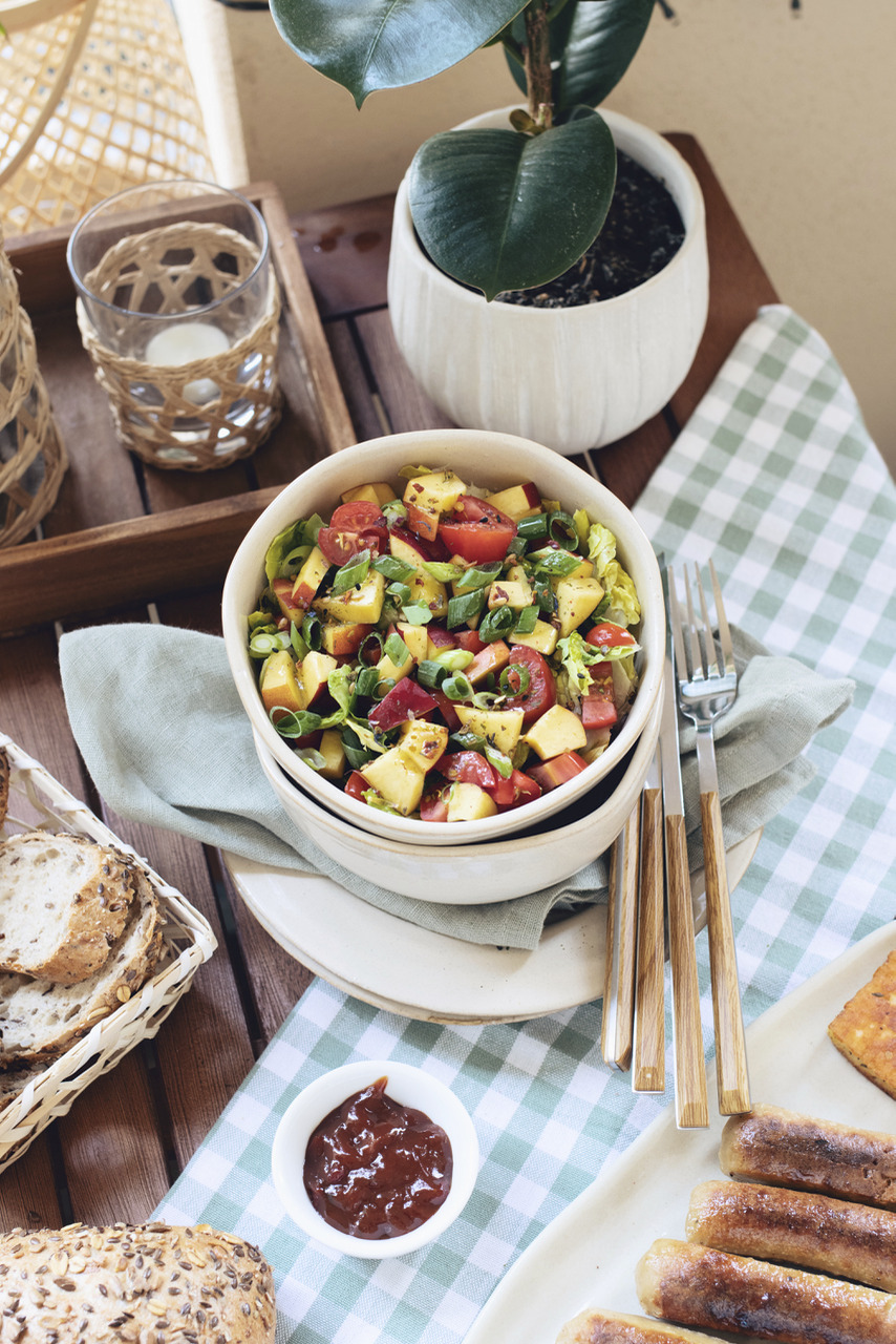 Frischer Sommersalat mit Nektarinen: Perfekt zum Grillen!