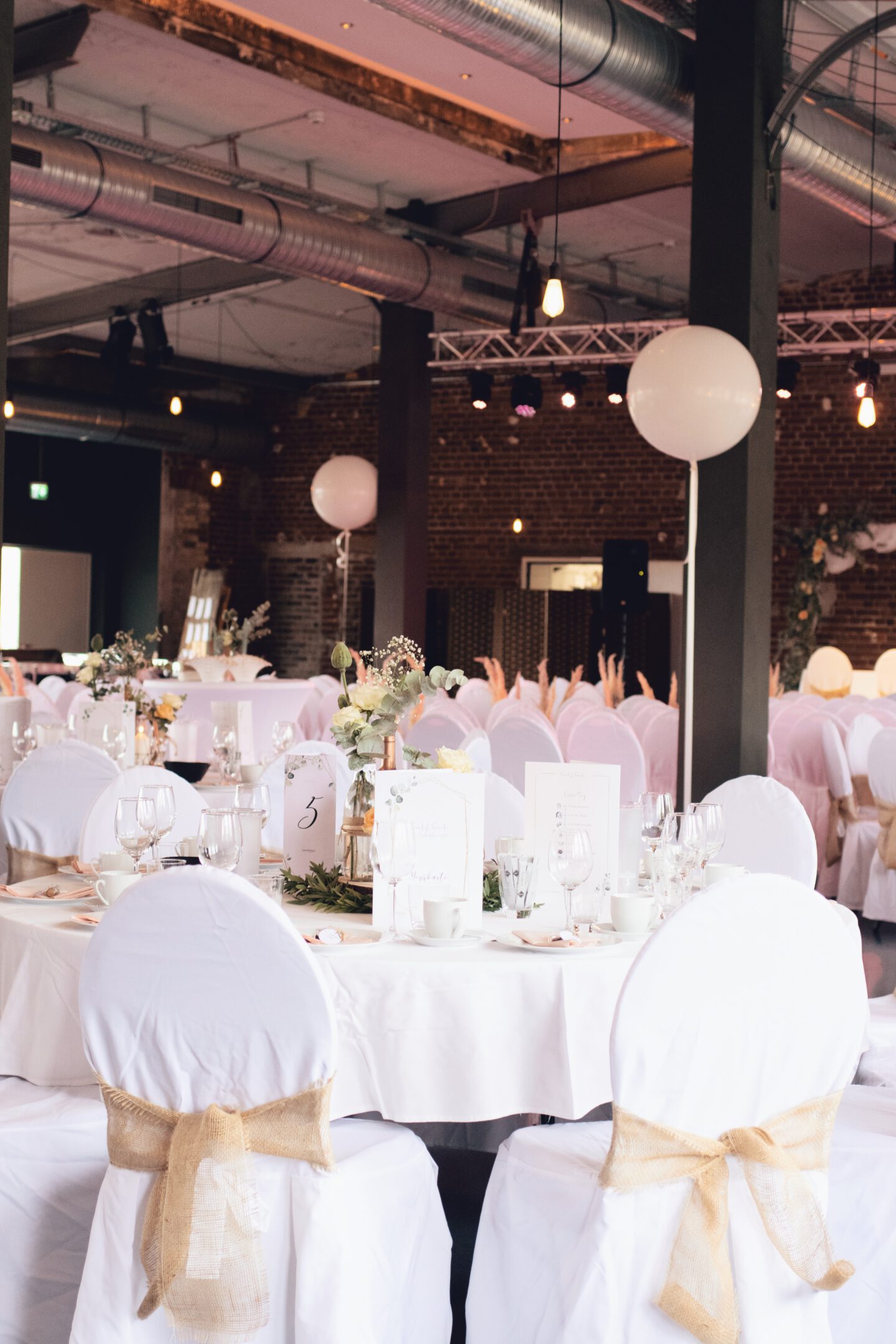 DIY Boho-Hochzeit mit Industrie Flair in Leipzig - Tischdeko