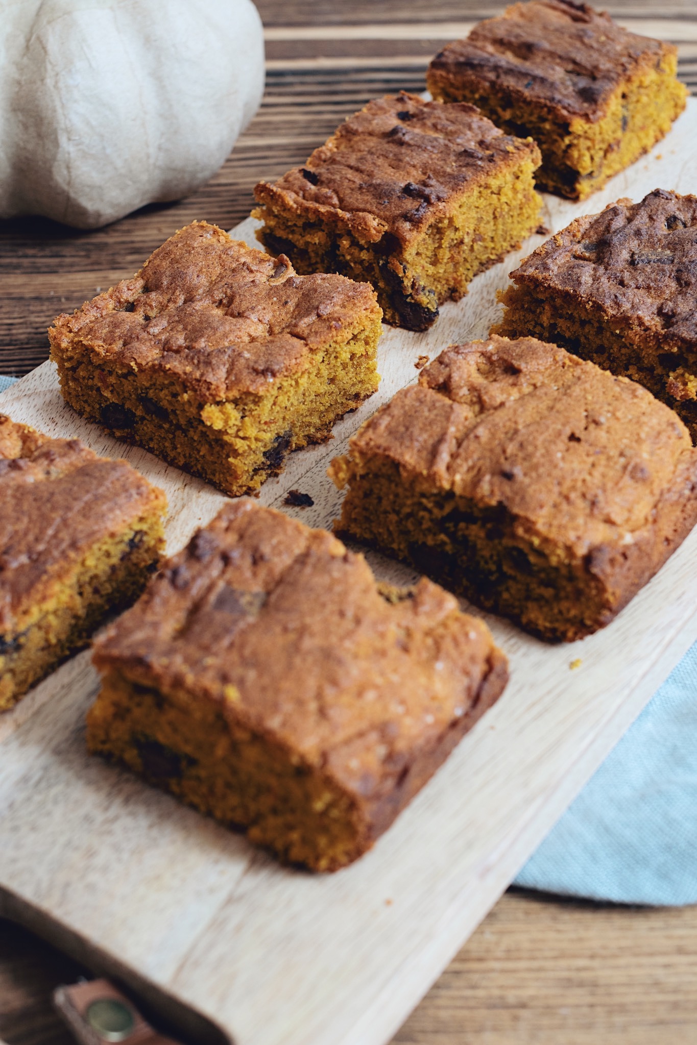 Backen mit Kürbispüree: Kürbis Blondies mit Schokostückchen!