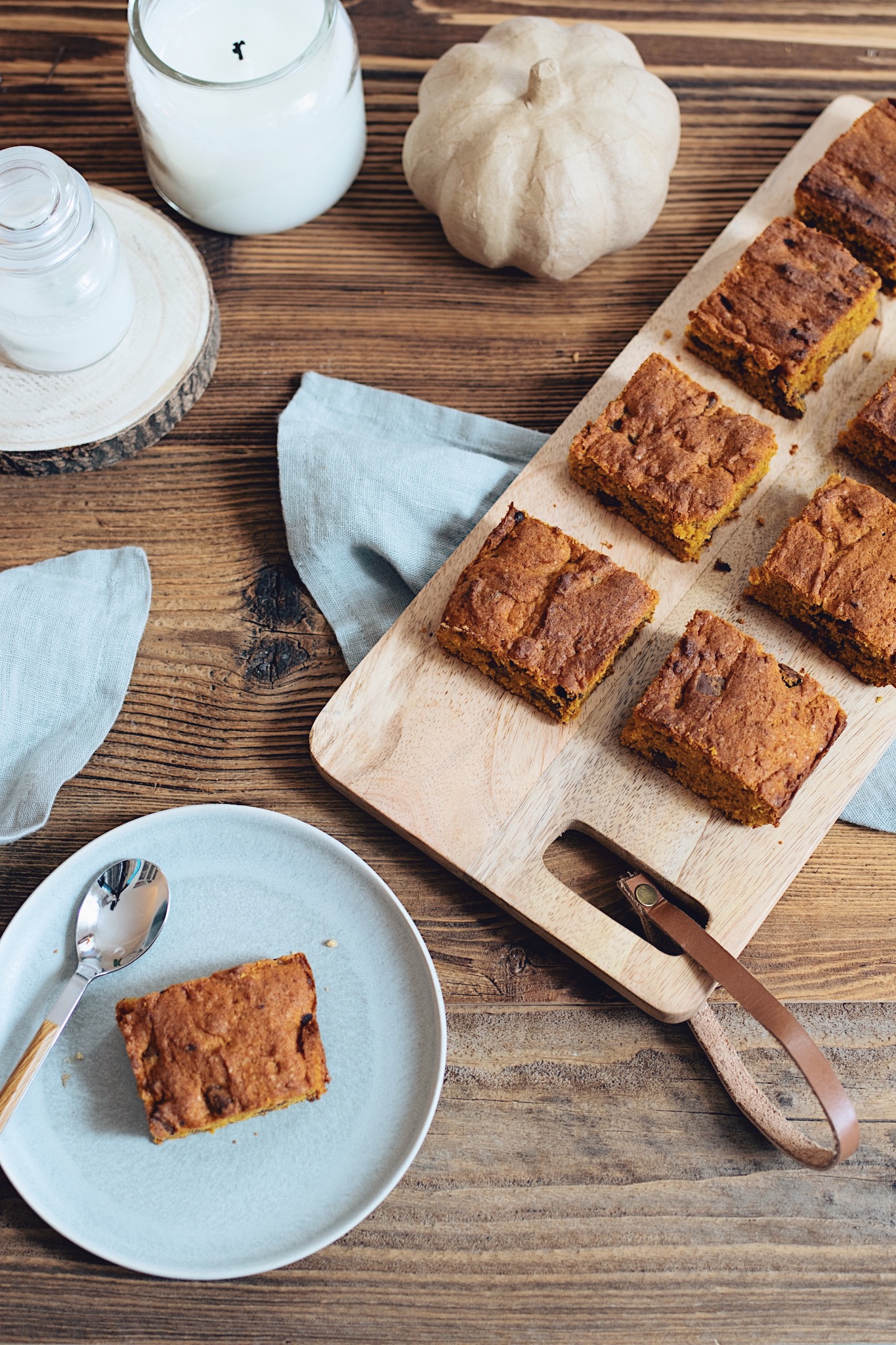 Backen mit Kürbispüree: Kürbis Blondies mit Schokostückchen!