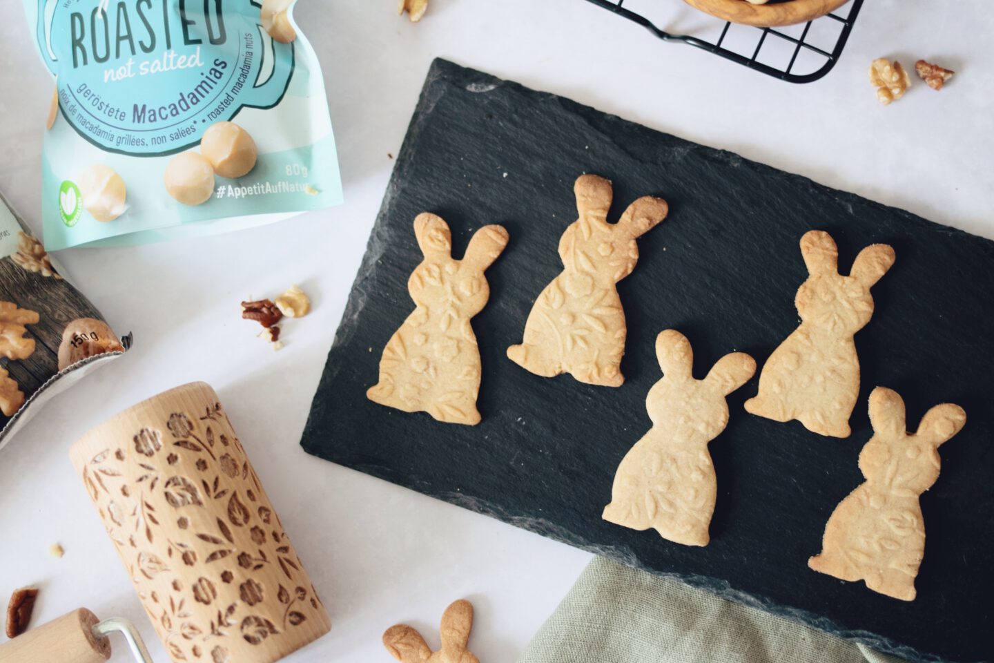 Backen mit Seeberger-Nüssen: Butterkekse in Hasenform für Ostern