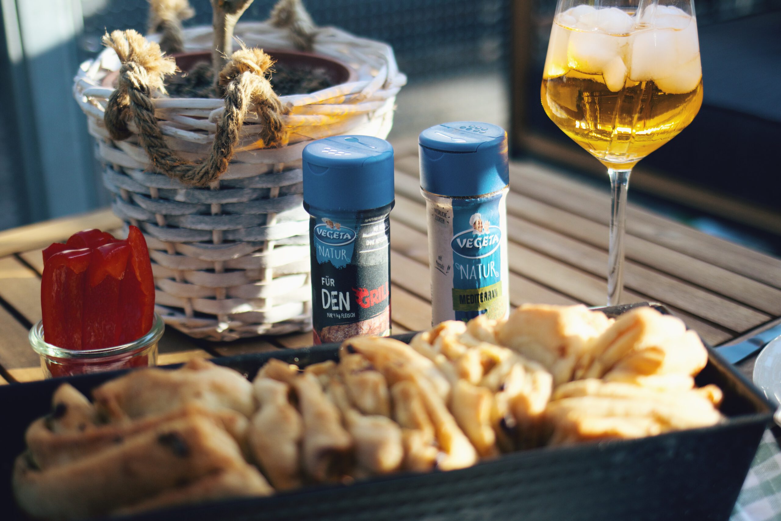 Rezept: Faltenbrot mit mediterranem Frischkäse-Dip