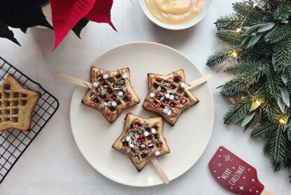 Weihnachtliche Nusswaffeln am Stiel