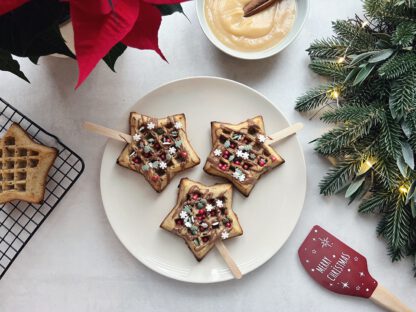 Weihnachtliche Nusswaffeln am Stiel